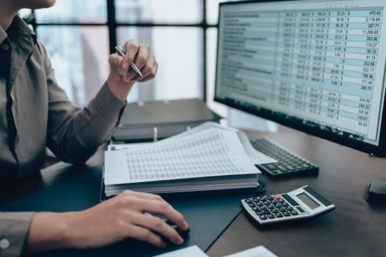 Understanding Payroll and Financial Statements: How a Local Accountant Can Assist Local Accountant